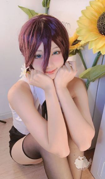 皇上捏住宫女的巨峰