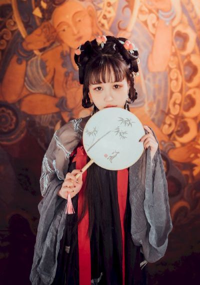 李采潭热情的邻居电影播放