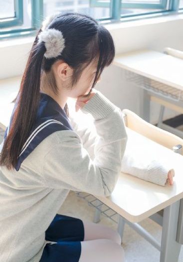 溪边春色