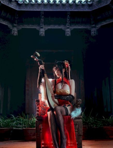 秋霞露丝