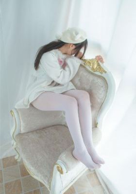 丰满女邻居的嫩苞张开视频