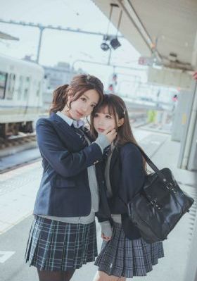 裙子下的怪兽